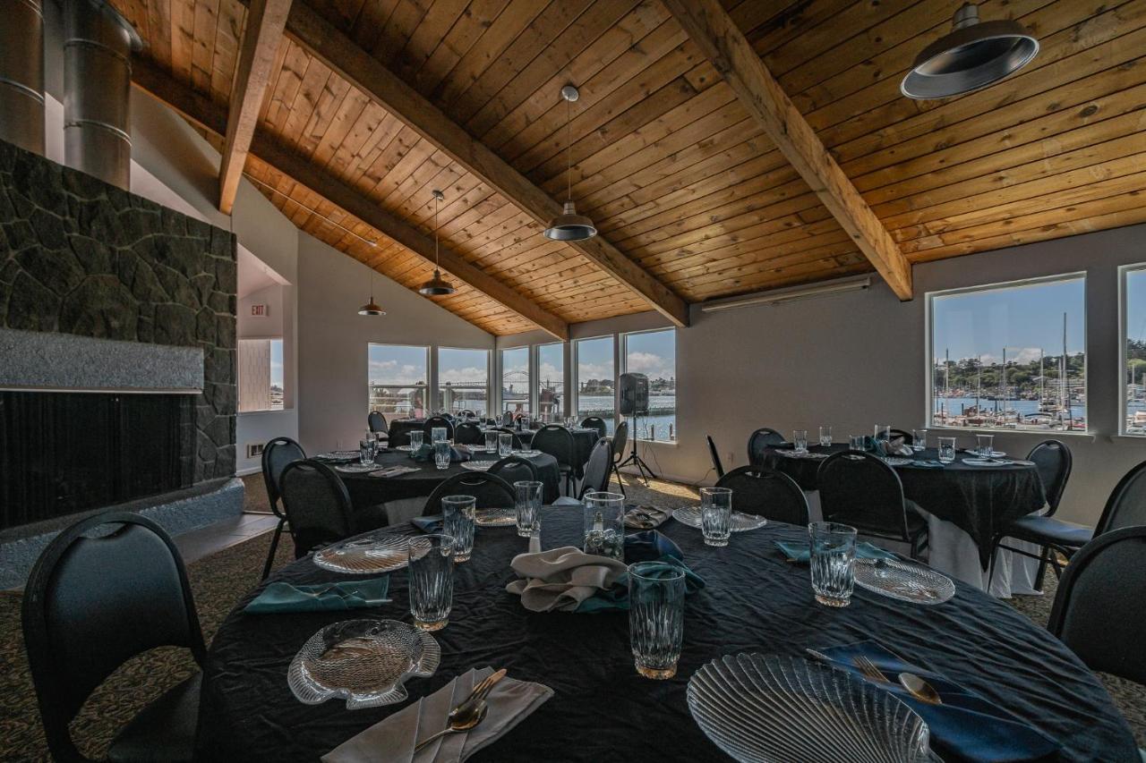 Embarcadero Resort Нюпорт Екстериор снимка