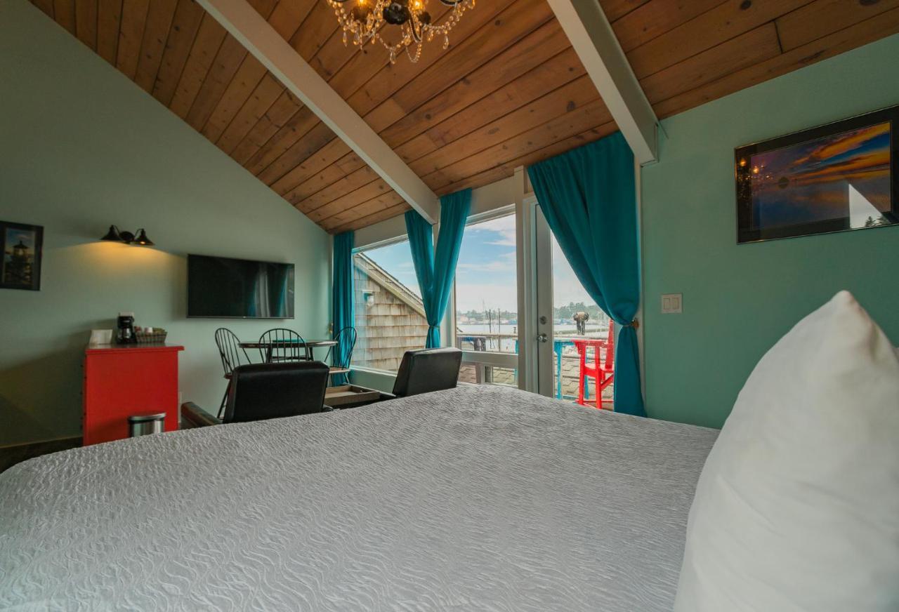 Embarcadero Resort Нюпорт Екстериор снимка