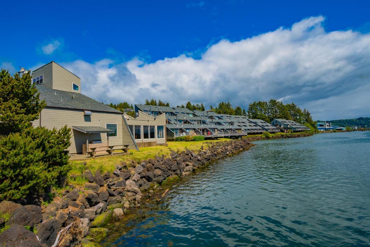 Embarcadero Resort Нюпорт Екстериор снимка