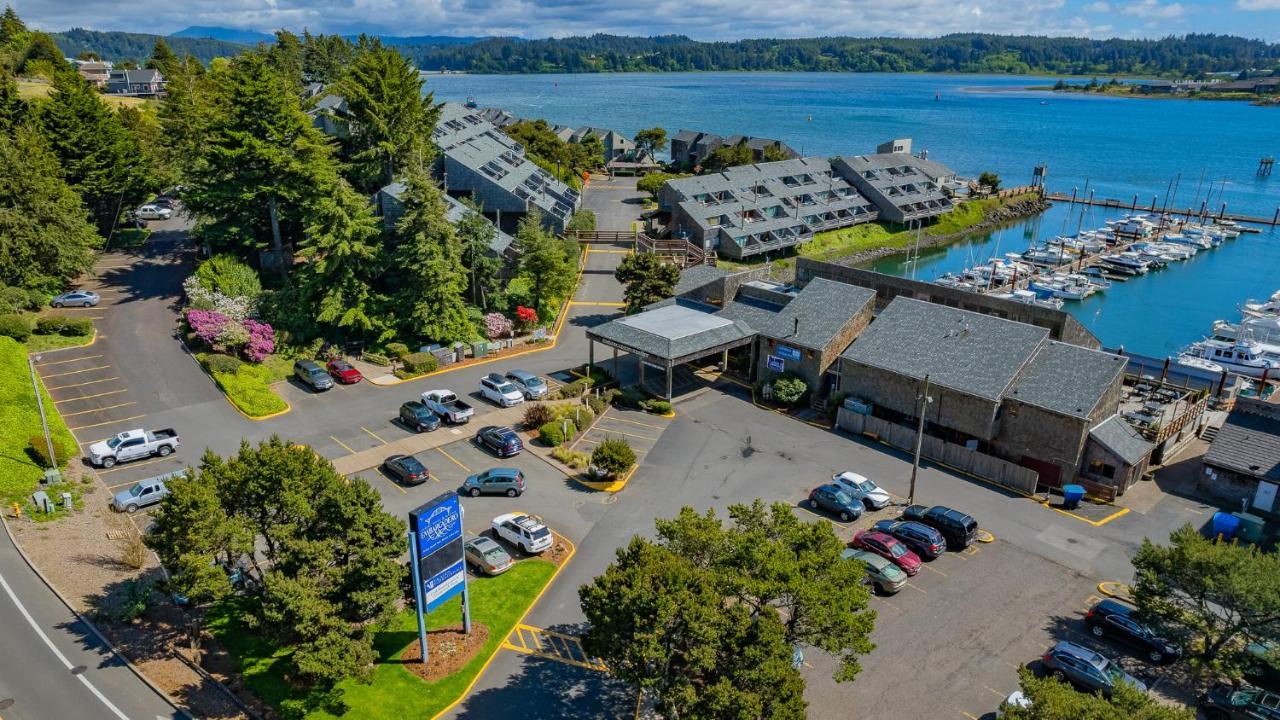 Embarcadero Resort Нюпорт Екстериор снимка