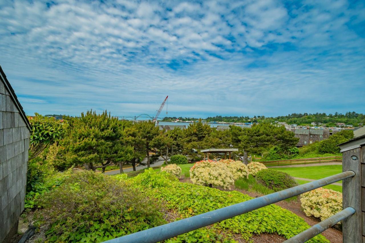 Embarcadero Resort Нюпорт Екстериор снимка