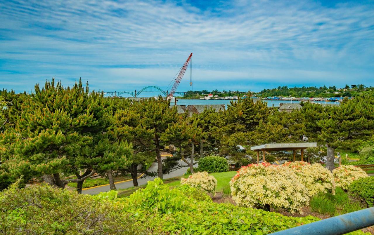 Embarcadero Resort Нюпорт Екстериор снимка